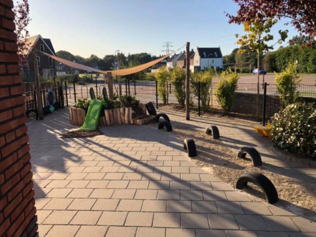 Herinrichting tuin Berkel-Enschot: speelplaats met glijbaan